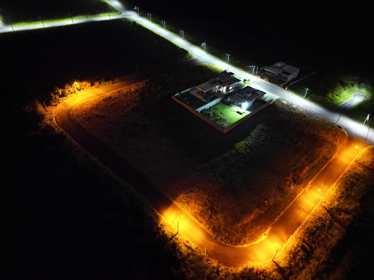 Iluminação das vias internas durante a obra 2